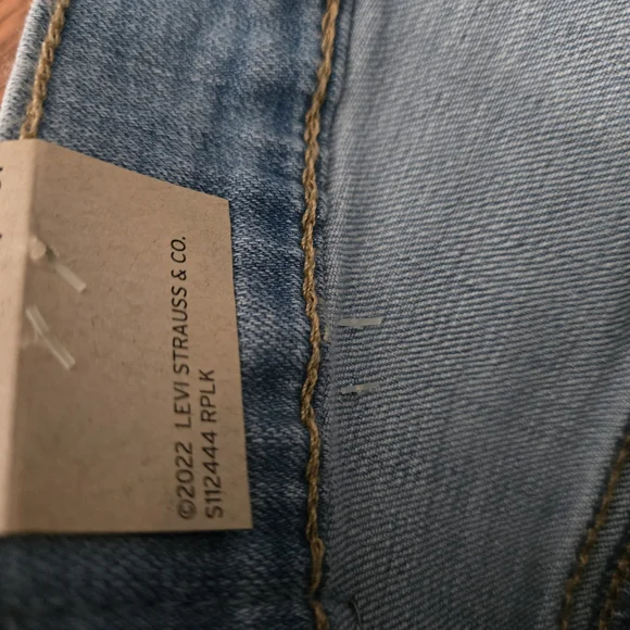 Levi's Light Blue Denim Shorts Mid- Rise Mid-Length Size 12 - Picture 3 of 6